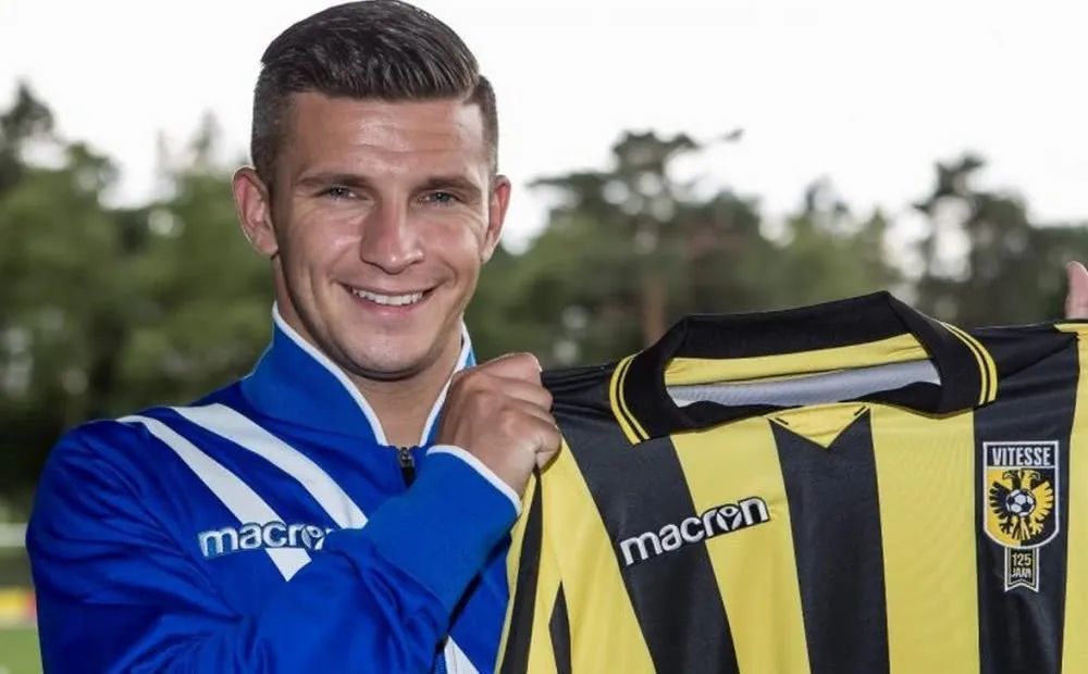 性上具有极 性上具有极