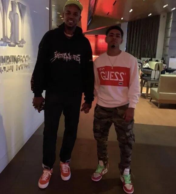 后者通过手 后者通过手